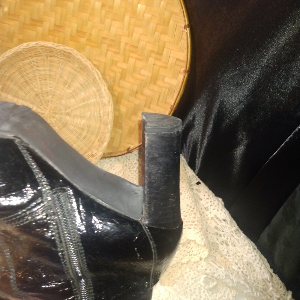 Stuart Weitzman gothic boots - Picture 13 of 16